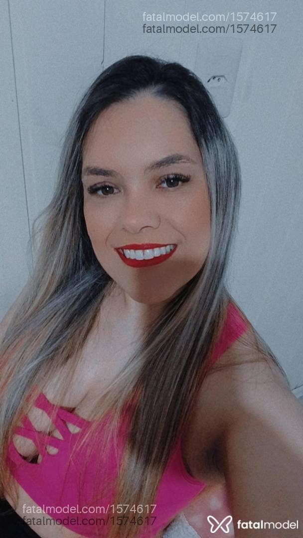 Acompanhante mulher loira (o) de olhos castanhos - Dani