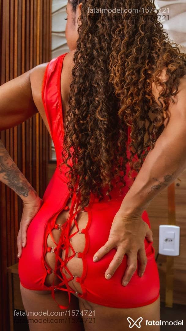 Acompanhante mulher com cabelo castanho de olhos mel em Jacobina - Iza