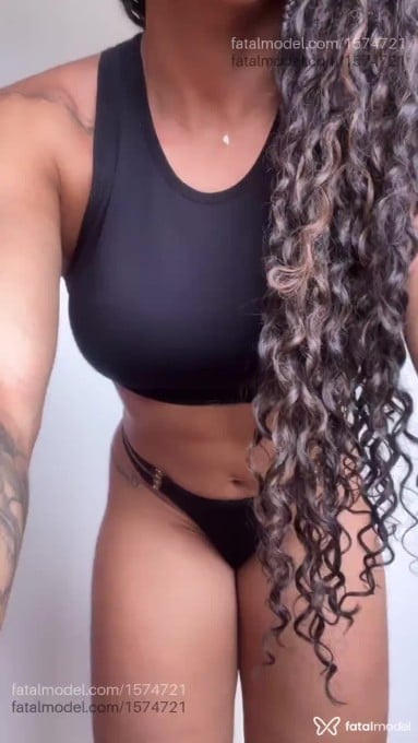 Acompanhante mulher com cabelo castanho de olhos mel em Jacobina - Iza