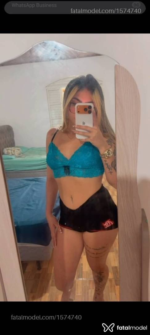 Acompanhante mulher loira (o) de olhos castanhos - Barbiee