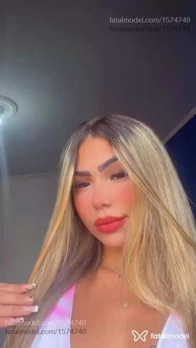 Acompanhante mulher loira (o) de olhos castanhos em Poços de Caldas - Barbiee