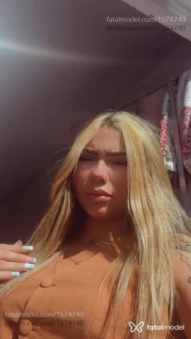 Acompanhante mulher loira (o) de olhos castanhos em Poços de Caldas - Barbiee