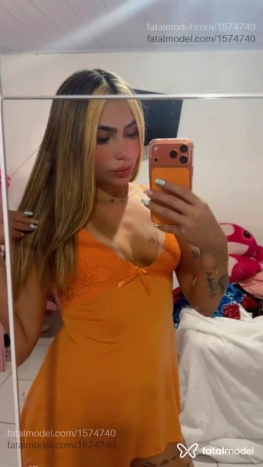 Acompanhante mulher loira (o) de olhos castanhos - Barbiee Acompanhante mulher loira (o) de olhos castanhos - Barbiee