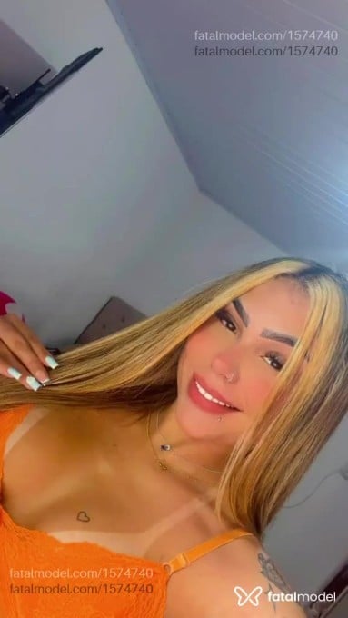 Acompanhante mulher loira (o) de olhos castanhos - Barbiee Acompanhante mulher loira (o) de olhos castanhos - Barbiee