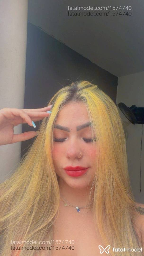 Acompanhante mulher loira (o) de olhos castanhos - Barbiee