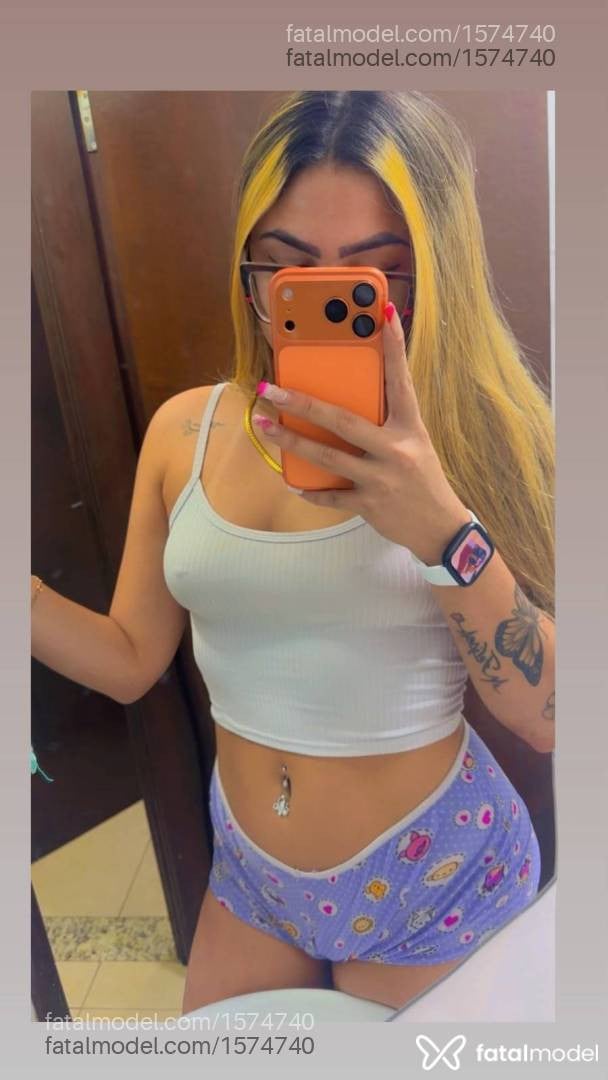 Acompanhante mulher loira (o) de olhos castanhos - Barbiee