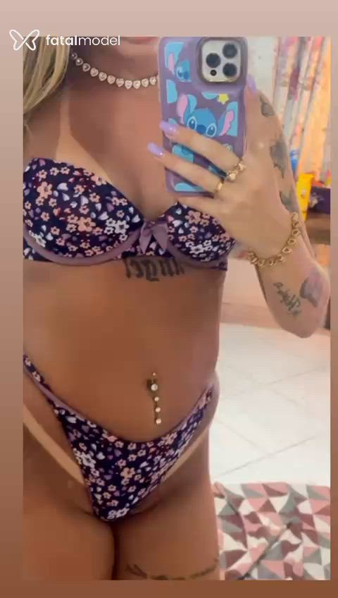 Acompanhante mulher loira (o) de olhos castanhos - Barbiee Acompanhante mulher loira (o) de olhos castanhos - Barbiee
