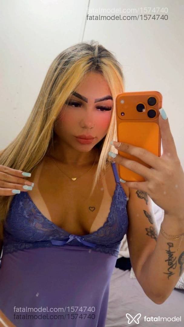 Acompanhante mulher loira (o) de olhos castanhos - Barbiee Acompanhante mulher loira (o) de olhos castanhos - Barbiee