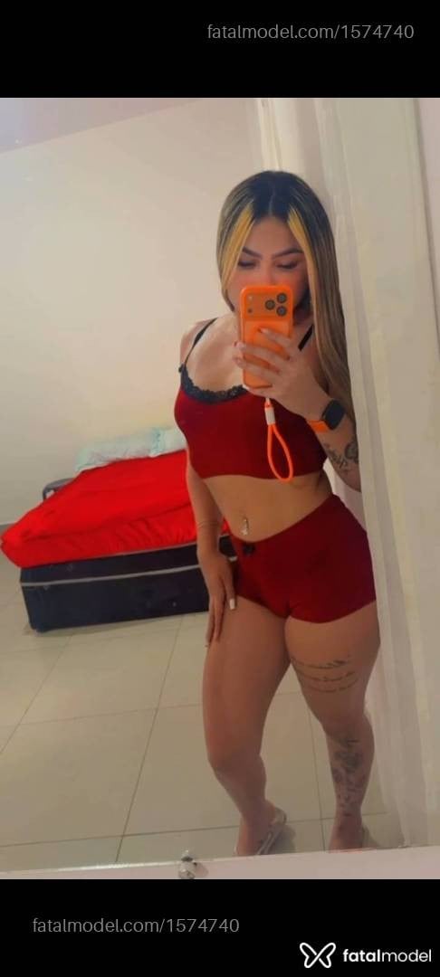 Acompanhante mulher loira (o) de olhos castanhos - Barbiee