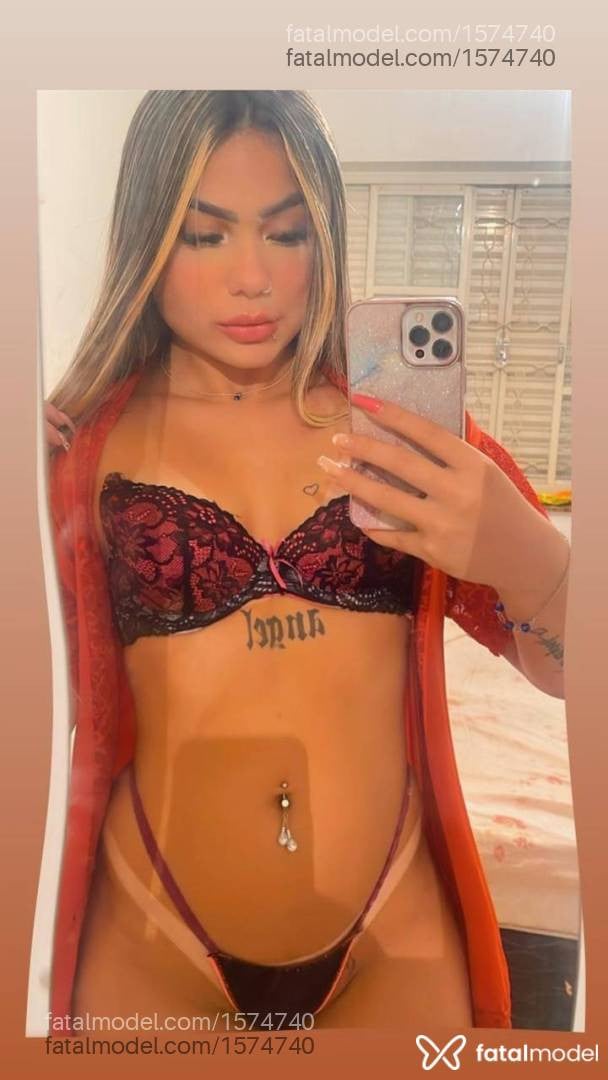 Acompanhante mulher loira (o) de olhos castanhos - Barbiee
