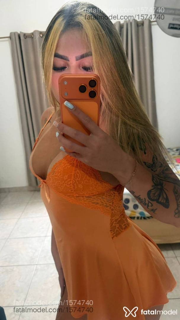 Acompanhante mulher loira (o) de olhos castanhos - Barbiee Acompanhante mulher loira (o) de olhos castanhos - Barbiee