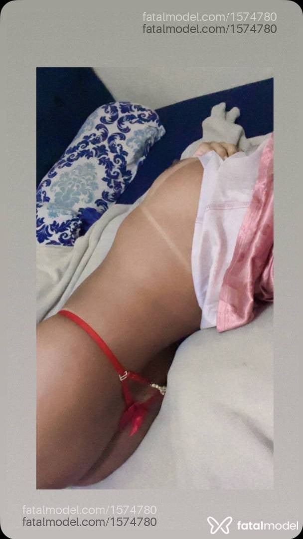 Acompanhante mulher morena (o) de olhos pretos - Larissa