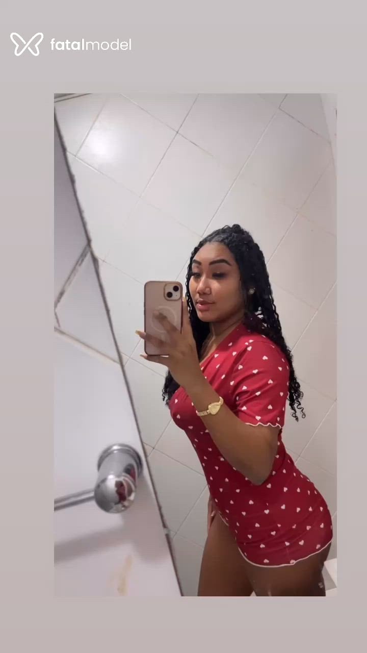 Acompanhante mulher morena (o) de olhos pretos - Larissa
