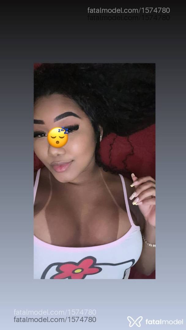 Acompanhante mulher morena (o) de olhos pretos - Larissa