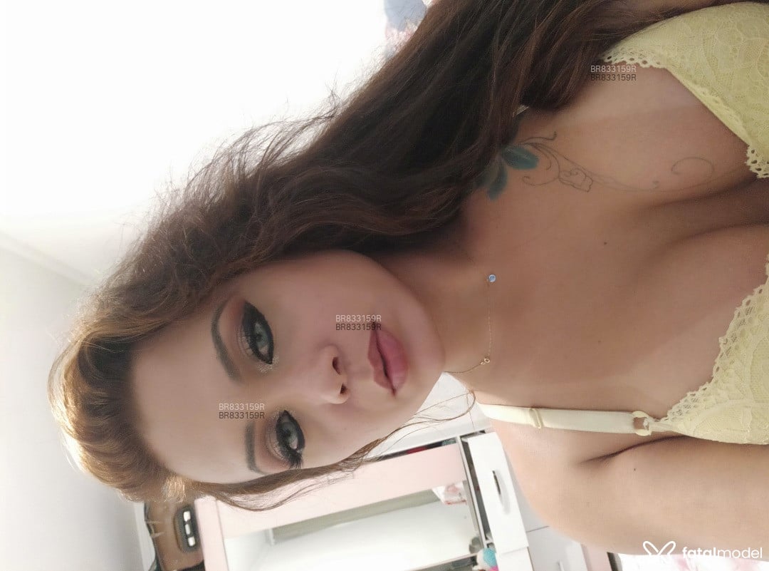 Acompanhante travesti com cabelo castanho de olhos castanhos em Blumenau Acompanhante travesti com cabelo castanho de olhos castanhos em Blumenau - Laryssa muller
