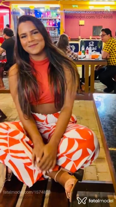 Acompanhante mulher loira (o) de olhos castanhos em João Pessoa - Maria