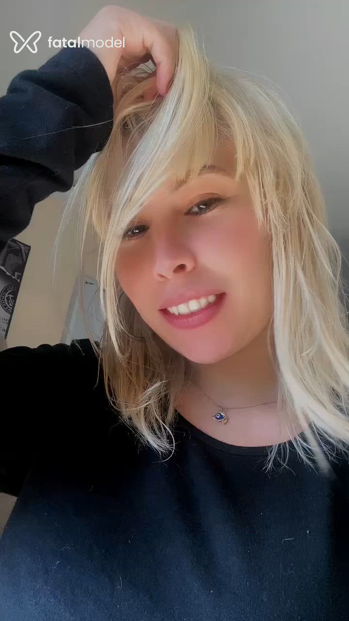 Acompanhante mulher loira (o) de olhos castanhos em Novo Hamburgo - Mel