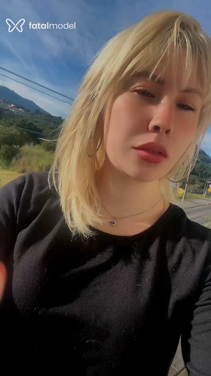 Acompanhante mulher loira (o) de olhos castanhos em Novo Hamburgo - Mel