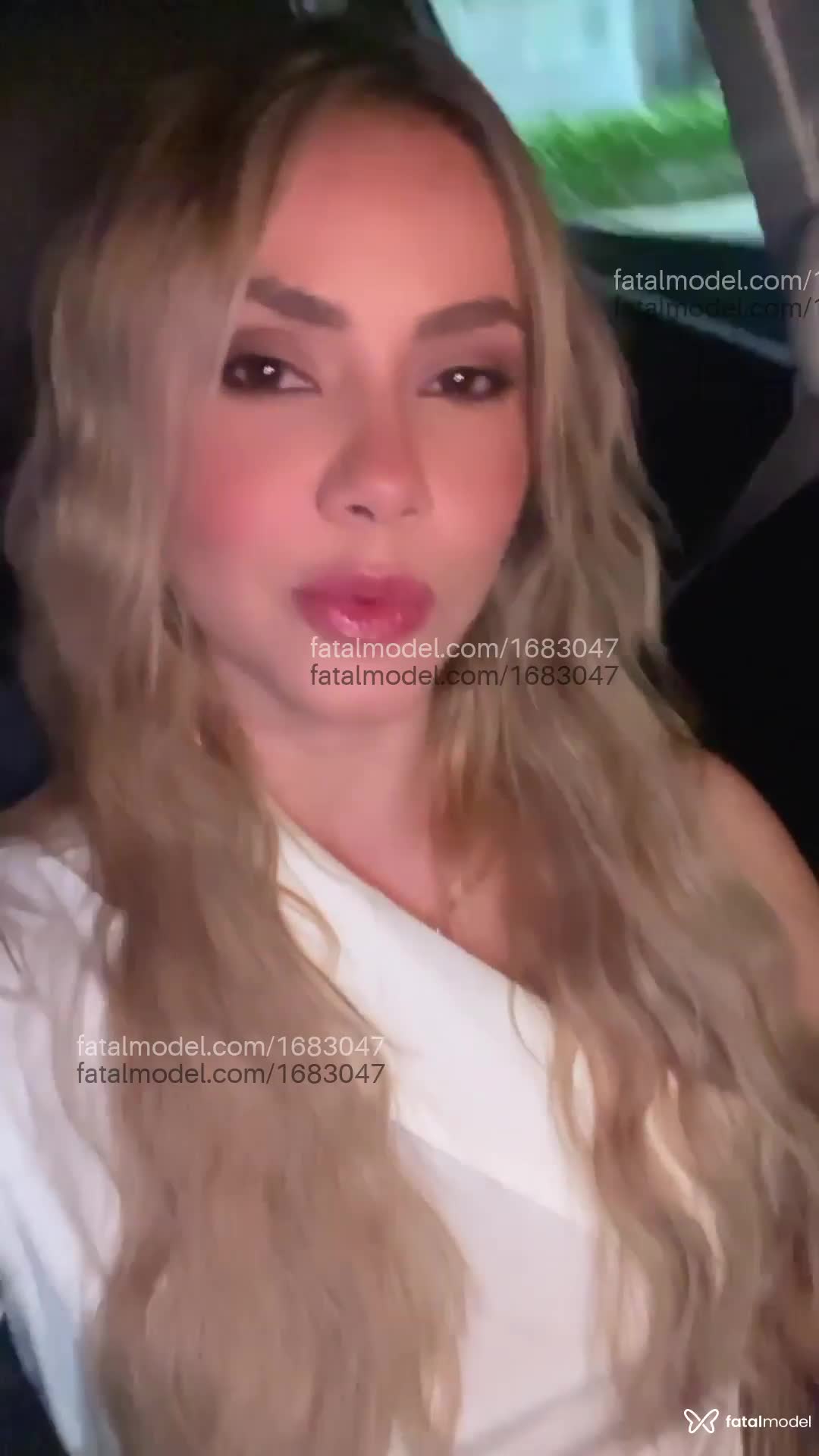 Acompanhante mulher loira (o) de olhos castanhos em Brusque - Helena