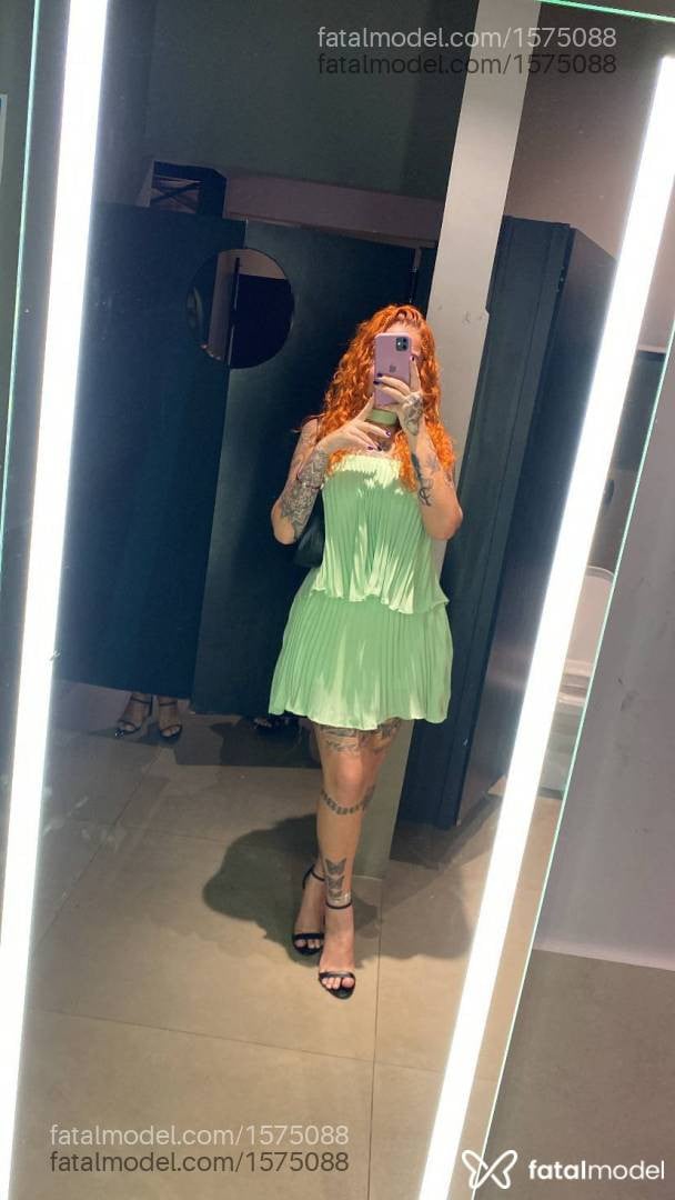 Acompanhante mulher ruiva (o) de olhos castanhos - Pandora