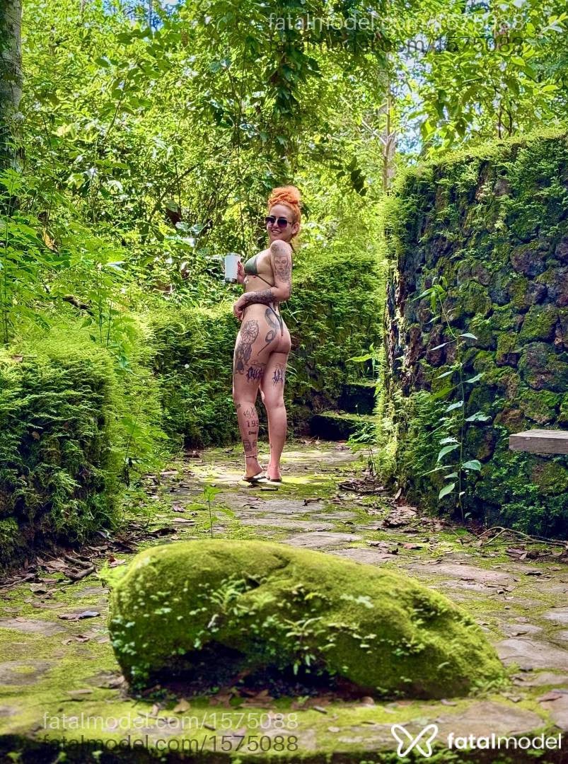 Acompanhante mulher ruiva (o) de olhos castanhos - Pandora