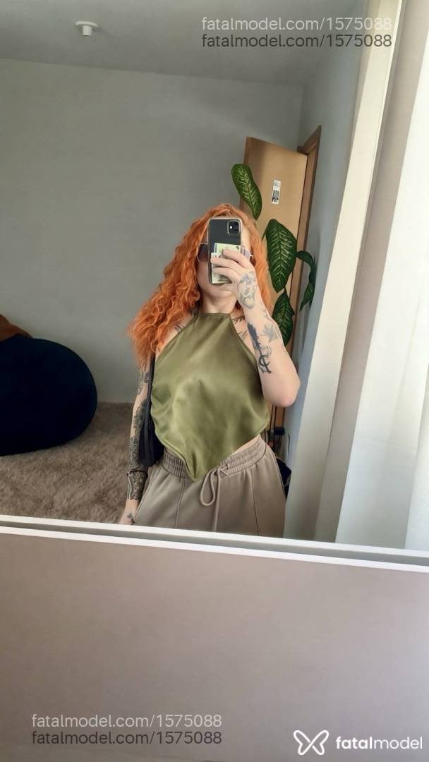 Acompanhante mulher ruiva (o) de olhos castanhos - Pandora