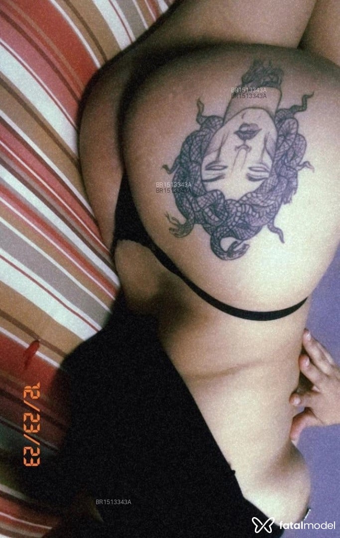 Acompanhante mulher morena (o) de olhos pretos em São Paulo Acompanhante mulher morena (o) de olhos pretos em São Paulo - Jade