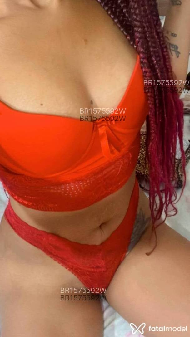 Acompanhante mulher com cabelo castanho de olhos castanhos em Virtual Acompanhante mulher com cabelo castanho de olhos castanhos em Virtual - Luiza Amorim