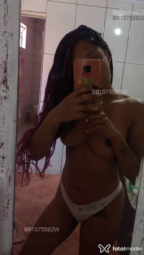 Acompanhante mulher com cabelo castanho de olhos castanhos em Virtual Acompanhante mulher com cabelo castanho de olhos castanhos em Virtual - Luiza Amorim