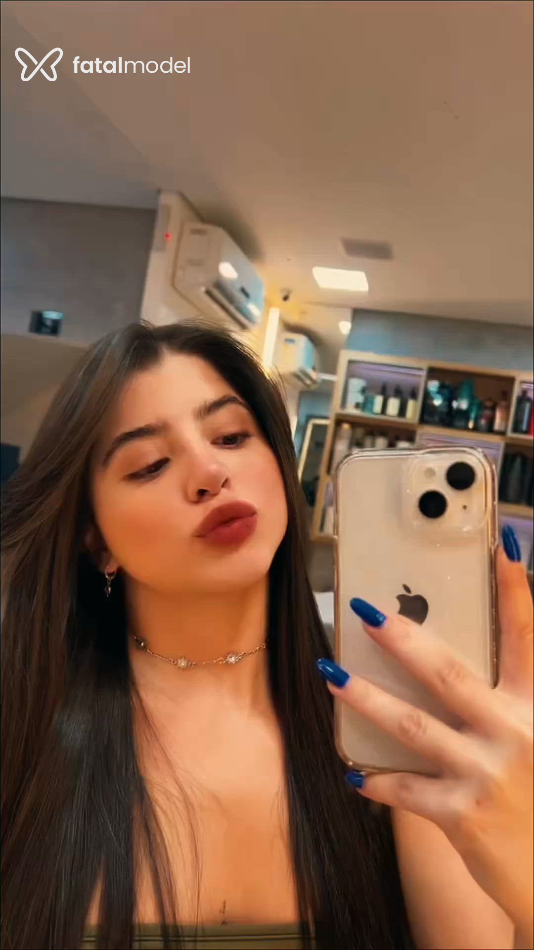 Acompanhante mulher com cabelo castanho de olhos castanhos - Babygirl
