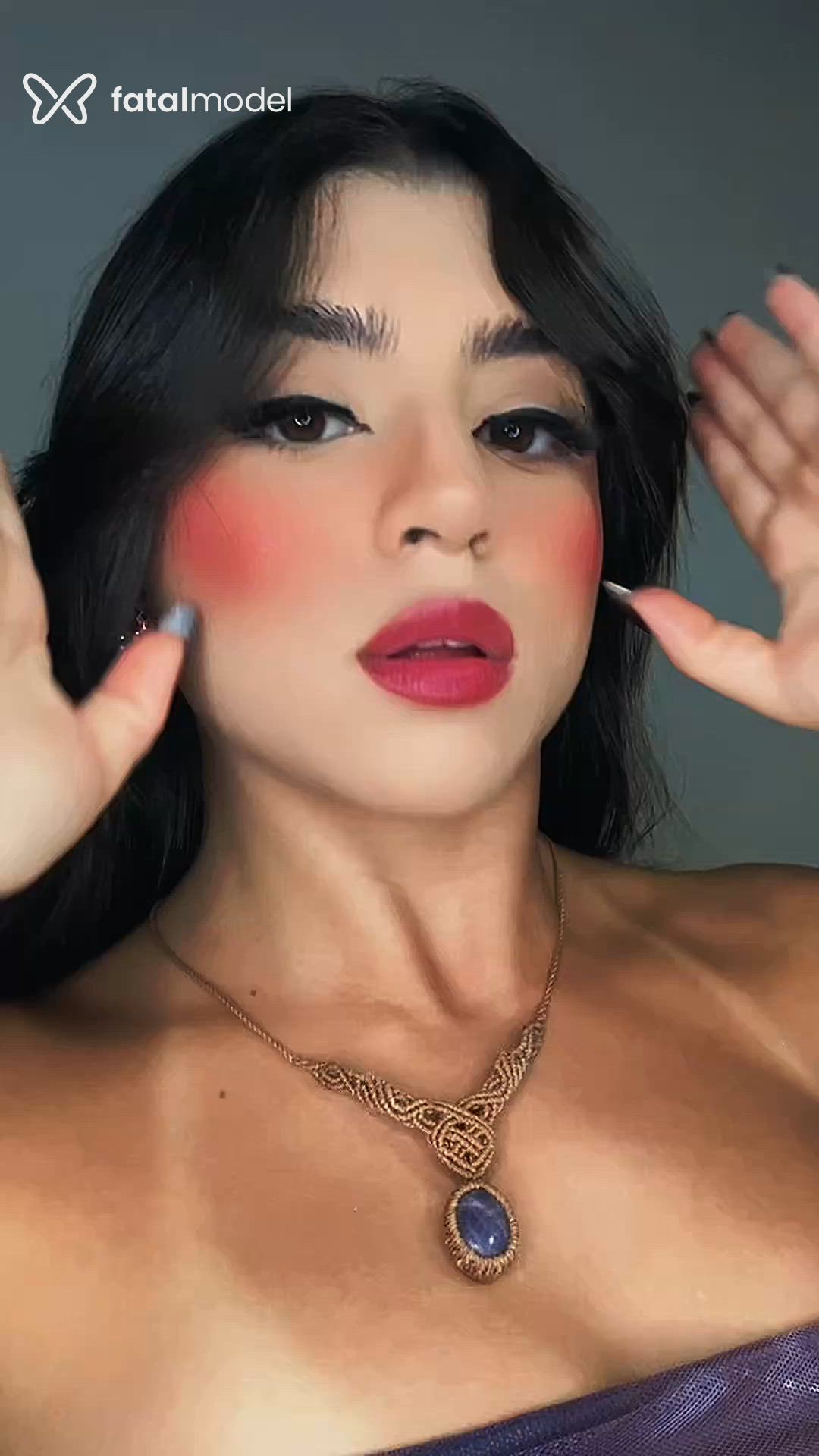 Acompanhante mulher com cabelo castanho de olhos castanhos - Babygirl