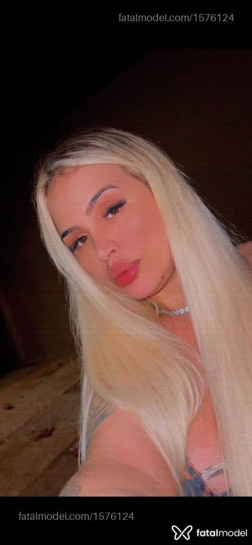 Acompanhante mulher loira (o) de olhos castanhos - Fernanda