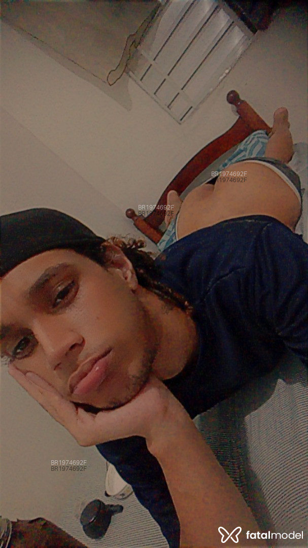 Acompanhante homem com cabelo castanho de olhos castanhos - Gzinho Acompanhante homem com cabelo castanho de olhos castanhos - Gzinho