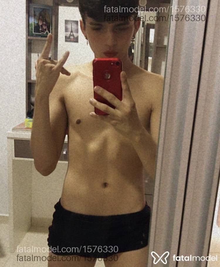 Acompanhante homem com cabelo castanho de olhos castanhos - Guilherme Diniz Acompanhante homem com cabelo castanho de olhos castanhos - Guilherme Diniz