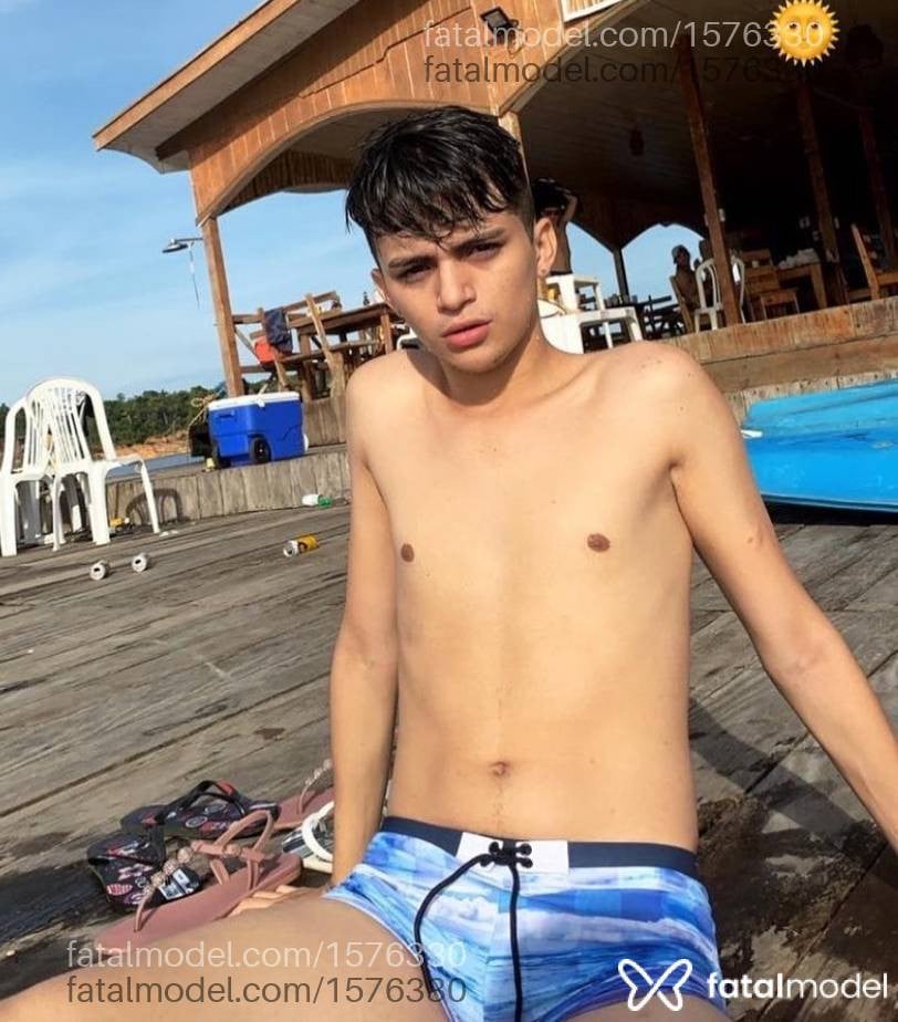 Acompanhante homem com cabelo castanho de olhos castanhos - Guilherme Diniz Acompanhante homem com cabelo castanho de olhos castanhos - Guilherme Diniz