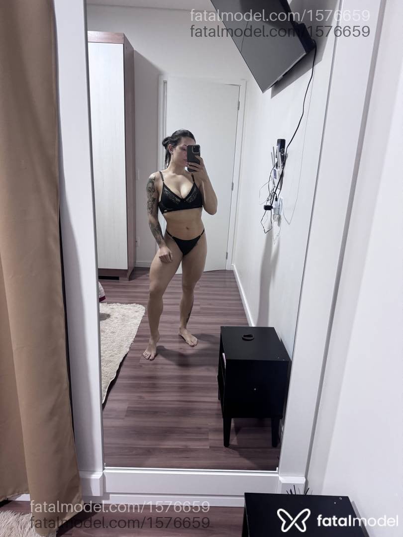 Acompanhante mulher com cabelo castanho de olhos castanhos em Chapecó - Jessica Kilian
