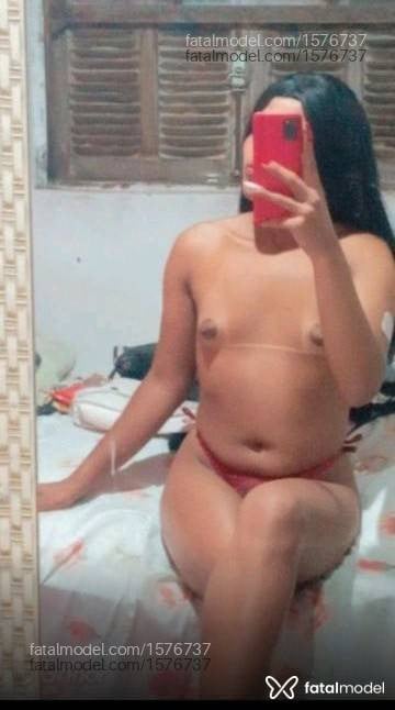 Acompanhante mulher trans com cabelo castanho de olhos pretos - Pocahontasnovinha