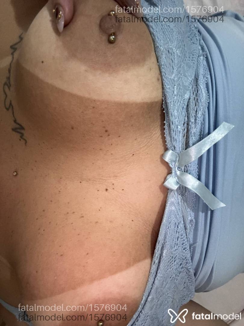 Acompanhante mulher loira (o) de olhos mel - Mikaelle Lins