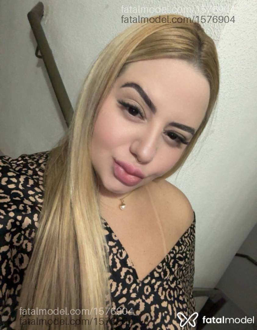 Acompanhante mulher loira (o) de olhos mel - Mikaelle Lins