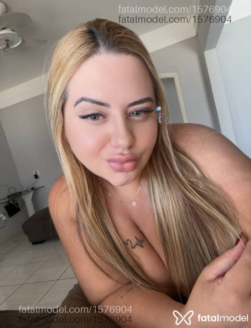 Acompanhante mulher loira (o) de olhos mel - Mikaelle Lins