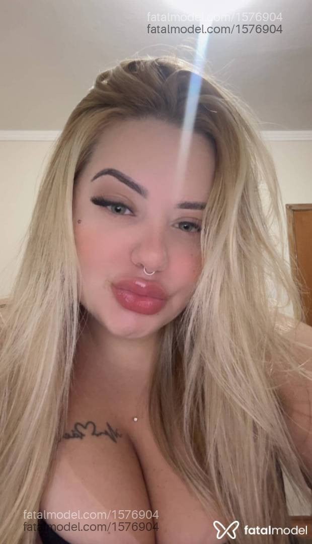 Acompanhante mulher loira (o) de olhos mel em Araraquara - Mikaelle Lins