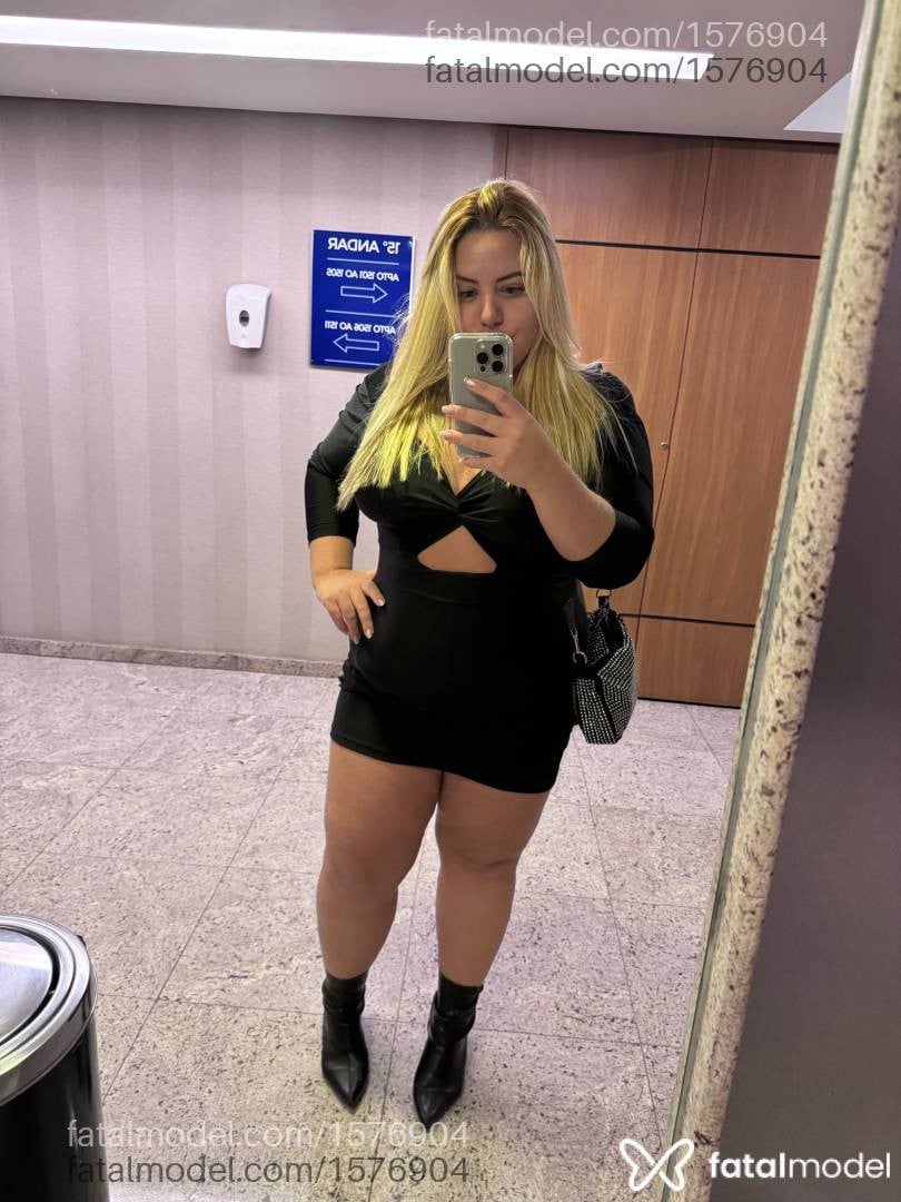 Acompanhante mulher loira (o) de olhos mel - Mikaelle Lins