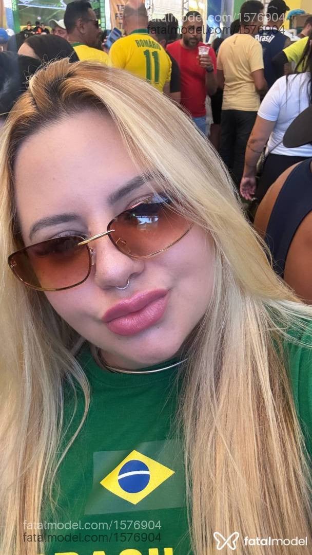 Acompanhante mulher loira (o) de olhos mel em Franca - Mikaelle Lins