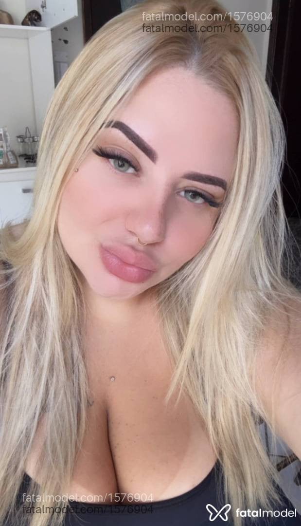 Acompanhante mulher loira (o) de olhos mel em Franca - Mikaelle Lins