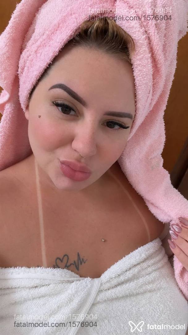 Acompanhante mulher loira (o) de olhos mel - Mikaelle Lins