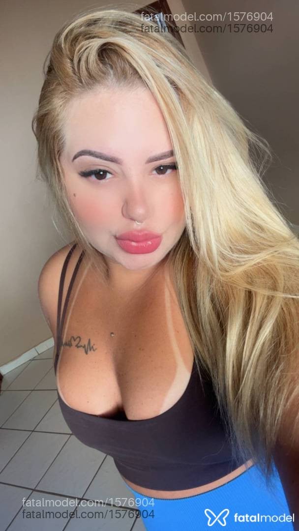 Acompanhante mulher loira (o) de olhos mel - Mikaelle Lins