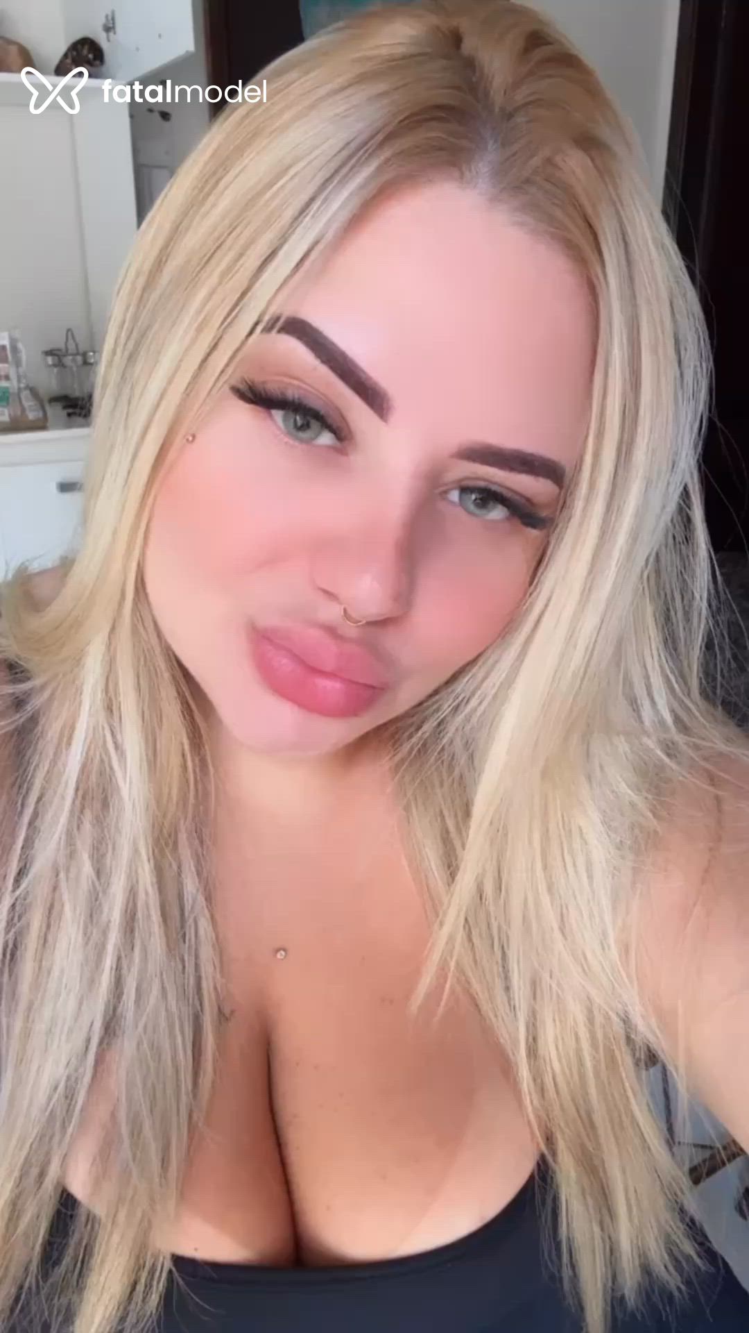 Acompanhante mulher loira (o) de olhos mel em Franca - Mikaelle Lins