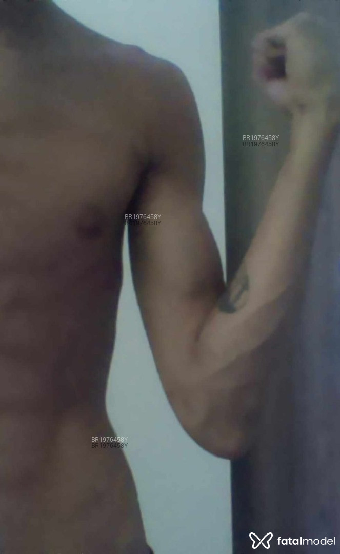 Acompanhante homem morena (o) de olhos verdes em Virtual - DotRevoltado