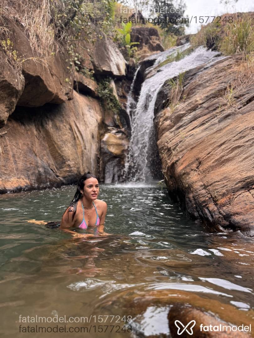 Acompanhante mulher morena (o) de olhos castanhos em Vila Velha - Larah