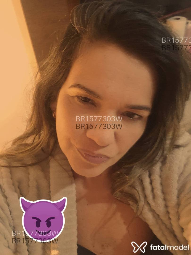 Acompanhante mulher com cabelo colorido de olhos castanhos em Bauru - Vanessa Shinaider